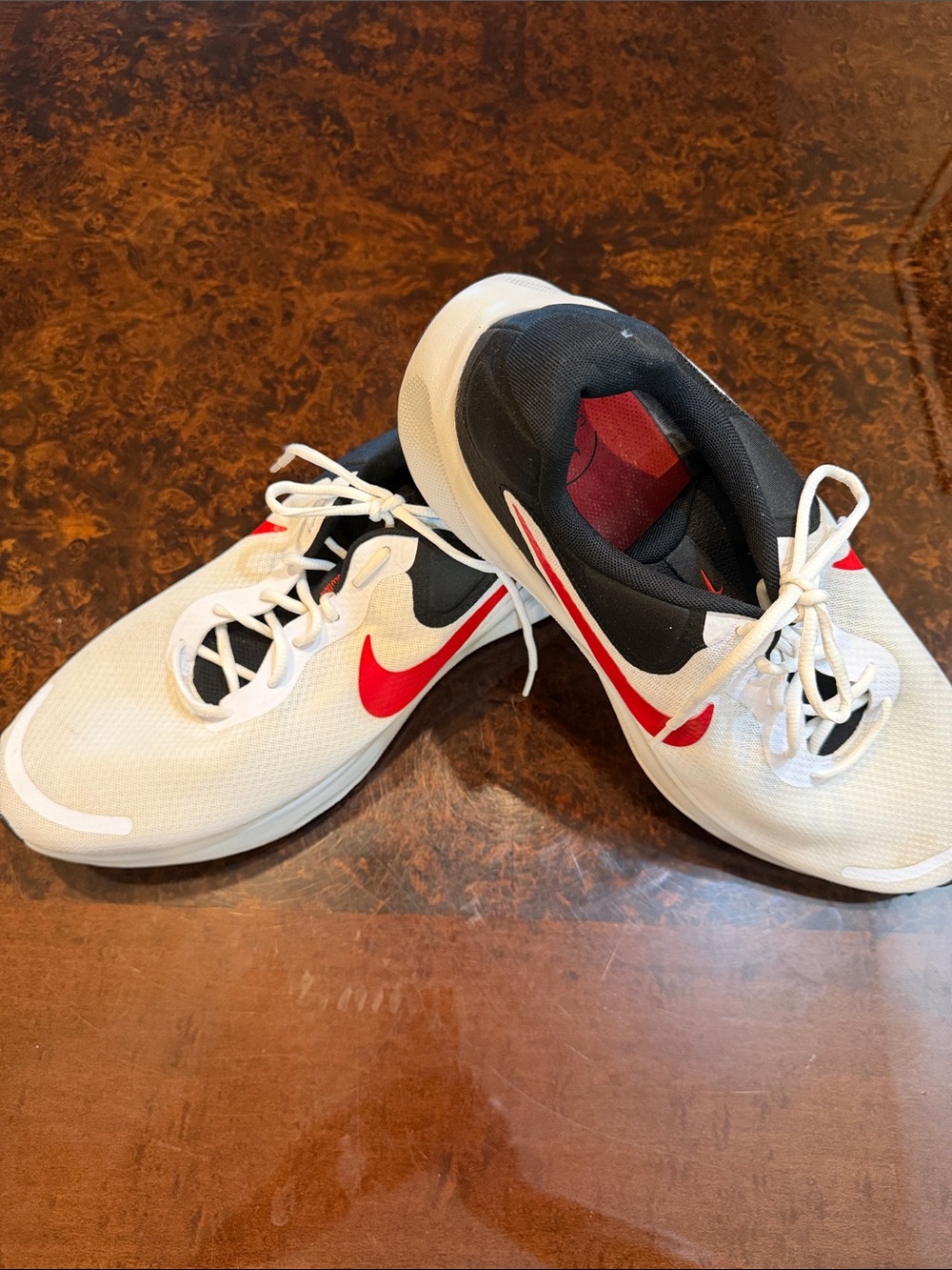 Nike Men’s White, Black & Red Low-Top Sneakers